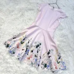 未使用級✨Ted Baker 花柄ワンピース　ノースリーブ スカラップ 花柄美品
