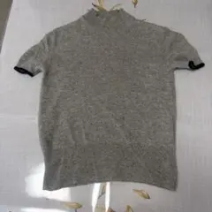 ユニクロの半袖セーター、着心地がとっても良い。 １００%カシミヤ　クレー