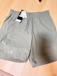 新品タグ付OAKLEY ショートパンツ カーキ Mサイズのサムネイル