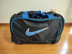 NIKE ボストンバック　サイド収納　ブラック　スウッシュ　青　ブルー