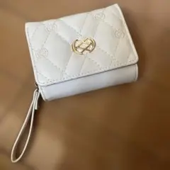 ホワイト キルティング 三つ折り財布