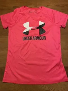 美品✨UNDER ARMOUR ピンク Tシャツ YLG