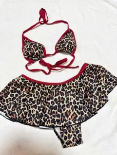 ヒョウ柄　レオパードセパレート水着・セクシー赤ビキニ