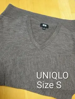 ユニクロ　エクストラファインメリノウール　Vネックセーター