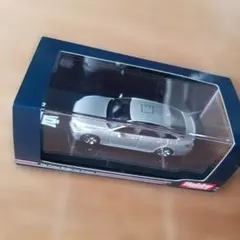 【匿名配送】 1/64 シルバークラウン220系覆面パトカー加工のサムネイル