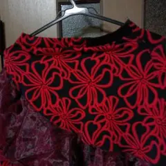 フリル付き黒赤花柄スカートフラメンコに如何でしょうか