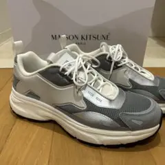 MAISON KITSUNE スニーカー - メルカリ