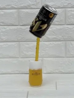 食品サンプル　ビール持ち上げ