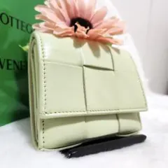✨極美品　付属品完備✨ボッテガ　三つ折り　カセット　RFID搭載　パステルカラー