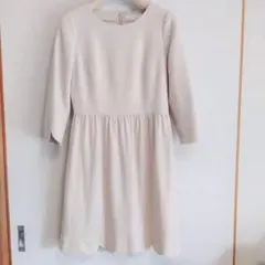 【美品】ユニバーバルミューズ ウール 膝丈ワンピース 無地 白