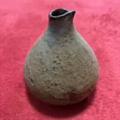 陶器製の丸い花瓶