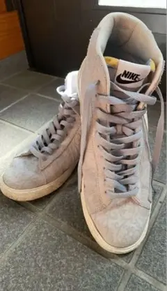 Nike グレー ハイカットスニーカー　エンボス加工