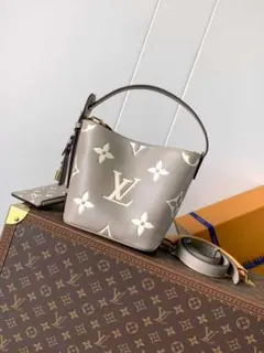 Louis Vuitton ショルダーバッグ グレー