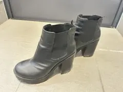 H&M DIVIDED 厚底 サイドゴアブーツ ブラックのサムネイル