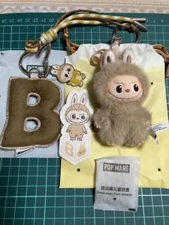POPMART【B】 イニシャルラブブペンダントシリーズ2個セット