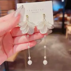 フラワーパールタッセル イヤリング ゴールド 韓国 揺れる 結婚式 真珠