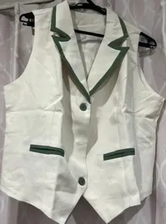 ホワイト・グリーン ボタン付きノースリーブベスト