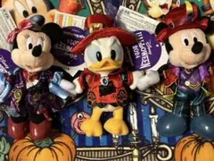 大人気ディズニーハロウィン2024 ミッキーミニー希少ドナルド　ぬいぐるみバッジ