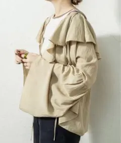 新品　mystic ラッフルブラウス　ベージュ　長袖