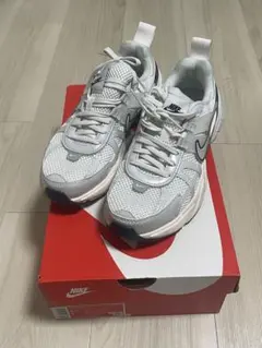 W NIKE V2K RUN 23.5cm ホワイト系　スニーカー