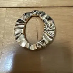 ゴールドオーバルブローチのサムネイル