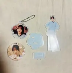 ルセラフィム　カズハ　アクスタ　キーホルダー　缶バッチ