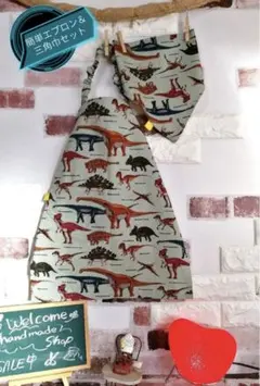 グリーン★人気再販★110〜130cm相当★恐竜図鑑★簡単子供エプロン＆三角巾★