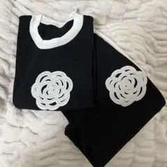 黒の半袖トップスとパンツセット