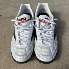 井出遥也サイン入りスパイク Mizuno モレリア - メルカリ