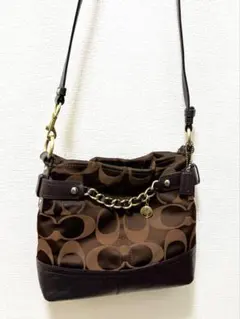 正規品coachブラウンシグネチャーキャンバスショルダーバッグF18882