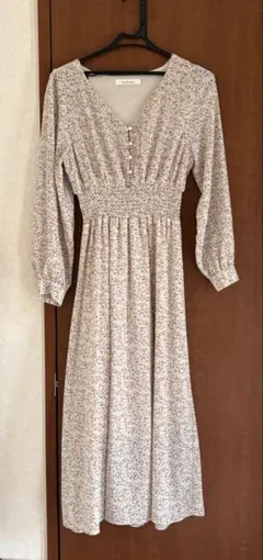 archives (花柄ロングワンピース Vネック 長袖)