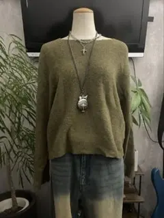オリーブグリーン ニットセーター