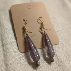紫のドロップ型ピアス ビーズ付き