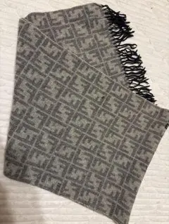 2026年最新】フェンディ マフラー グレーの人気アイテム - メルカリ