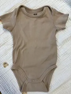 H&M ベージュ オーガニックコットンロンパース 3M