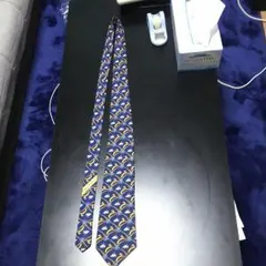 サルバトーレフェラガモのネクタイ新品未使用品です