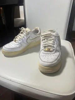 NIKE AIR FORCE 1 ホワイト ゴールド スニーカー