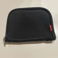 【美品】ROBBI★二つ折り財布 シルバーのジッパー付