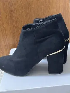 ブラックスエードブーティ ジッパー付き