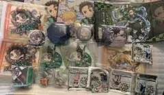 鬼滅の刃 ぴた!でふぉめビニポ 缶バッジ アクスタ 炭治郎 我妻善逸 伊之助