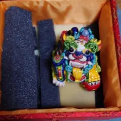 中国　清時代　洋彩　獅子　置物　共箱　送料込み250115 中国現地買入 蓋付き 壺 大清康熙年製 青白磁 獅子 山水風景図