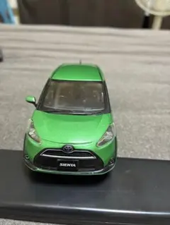 トヨタ シエンタ ハイブリッド ミニカー グリーン