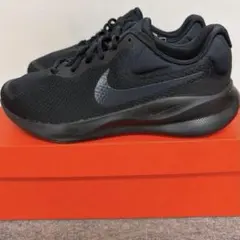 新品 ナイキ NIKE ランニングシューズ トレーニングシューズ 25.5