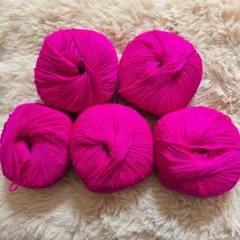 ★*♪様 【新品未使用】秋冬毛糸　鮮やかピンク　5玉　250g