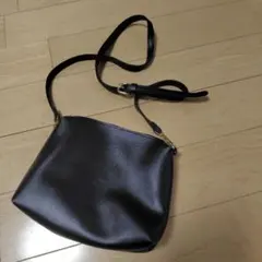【新品同様】ショルダーバック　ブラック