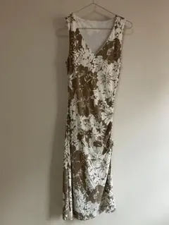 花柄 ノースリーブ 膝下丈ワンピースのサムネイル