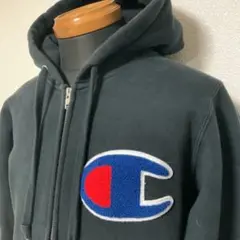 j10. チャンピオン　ビッグロゴブラックパーカー　メンズSサイズ