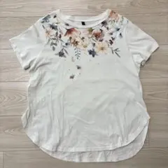 【STILE BENETTON.】花柄ボタニカルプリント Tシャツのサムネイル