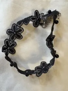 黒い花モチーフのレースチョーカー