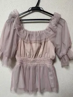 dazzlin フリル付きオフショルダー薄ピンクトップス